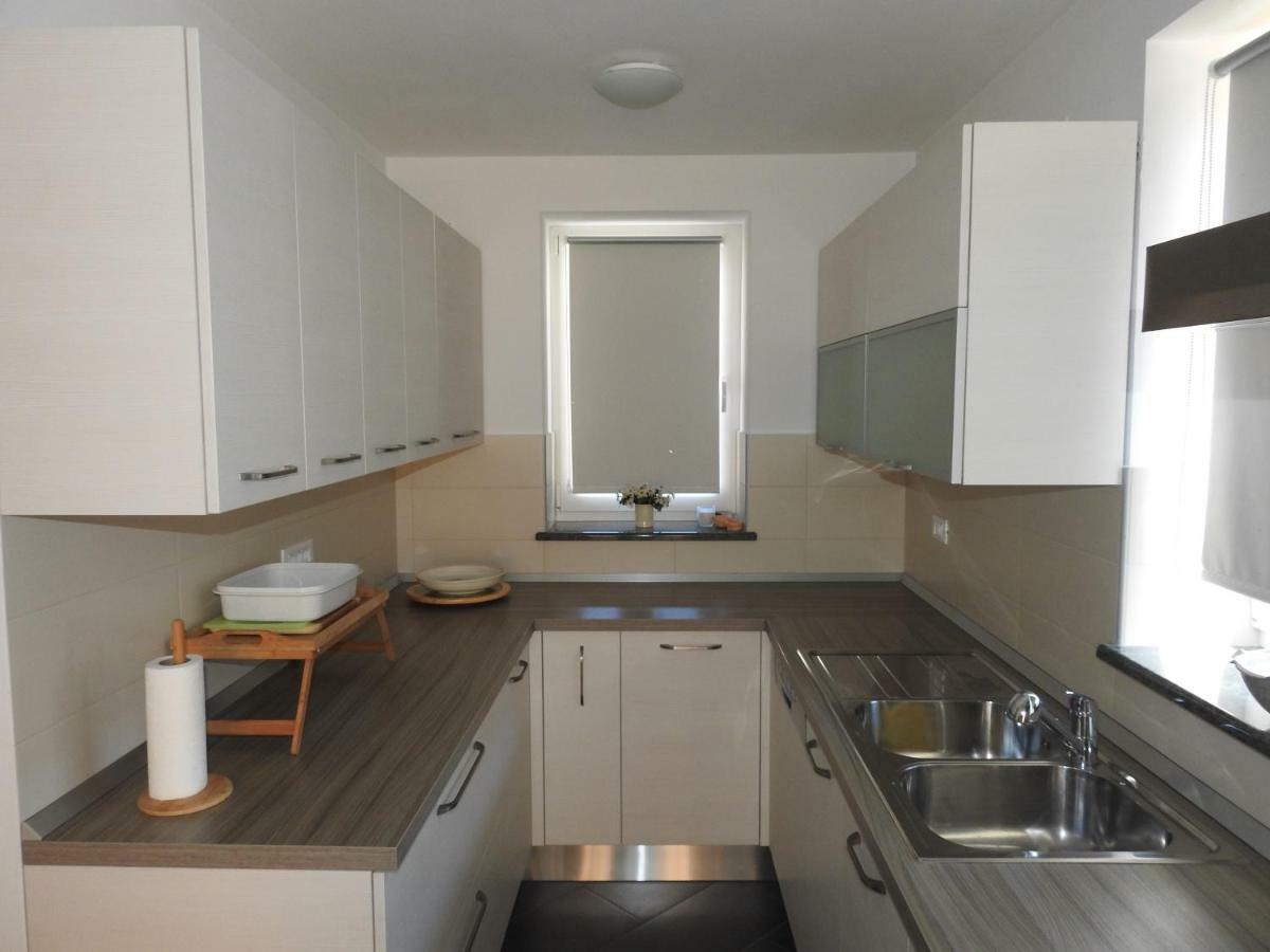 Pocitniska Hisa Guest House Dobravlje Luaran gambar