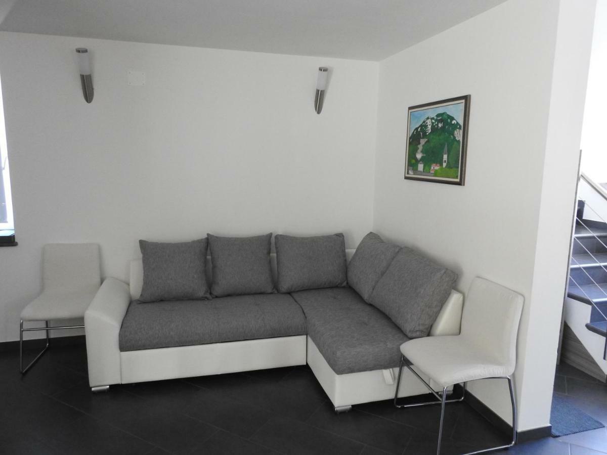 Pocitniska Hisa Guest House Dobravlje Luaran gambar