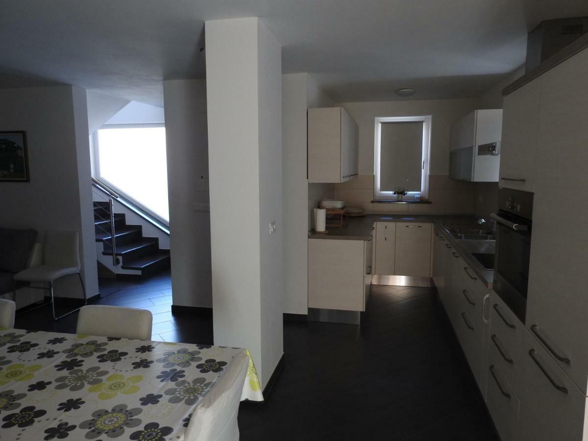 Pocitniska Hisa Guest House Dobravlje Luaran gambar