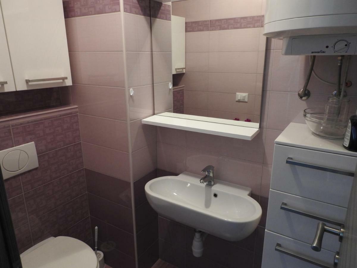 Pocitniska Hisa Guest House Dobravlje Luaran gambar