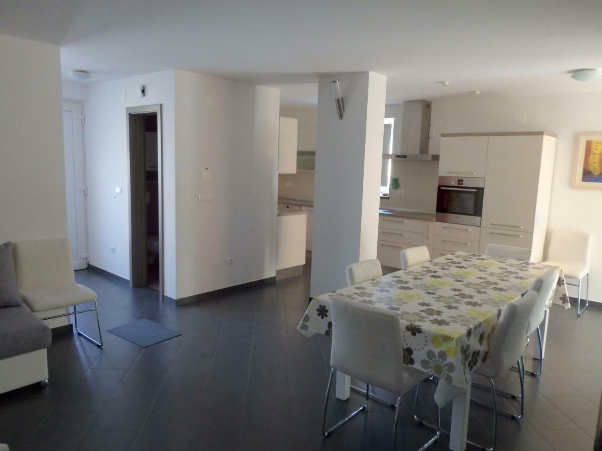 Pocitniska Hisa Guest House Dobravlje Luaran gambar